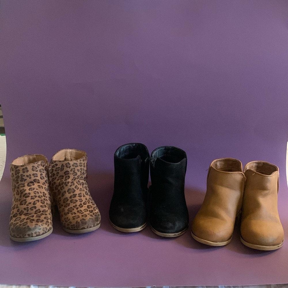 3 Pairs of Cat & Jack booties!